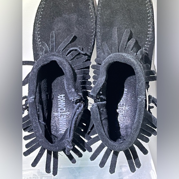 Minnetonka Black Suede Fringe with Concho Booties with Zipper - Picture 11 of 16